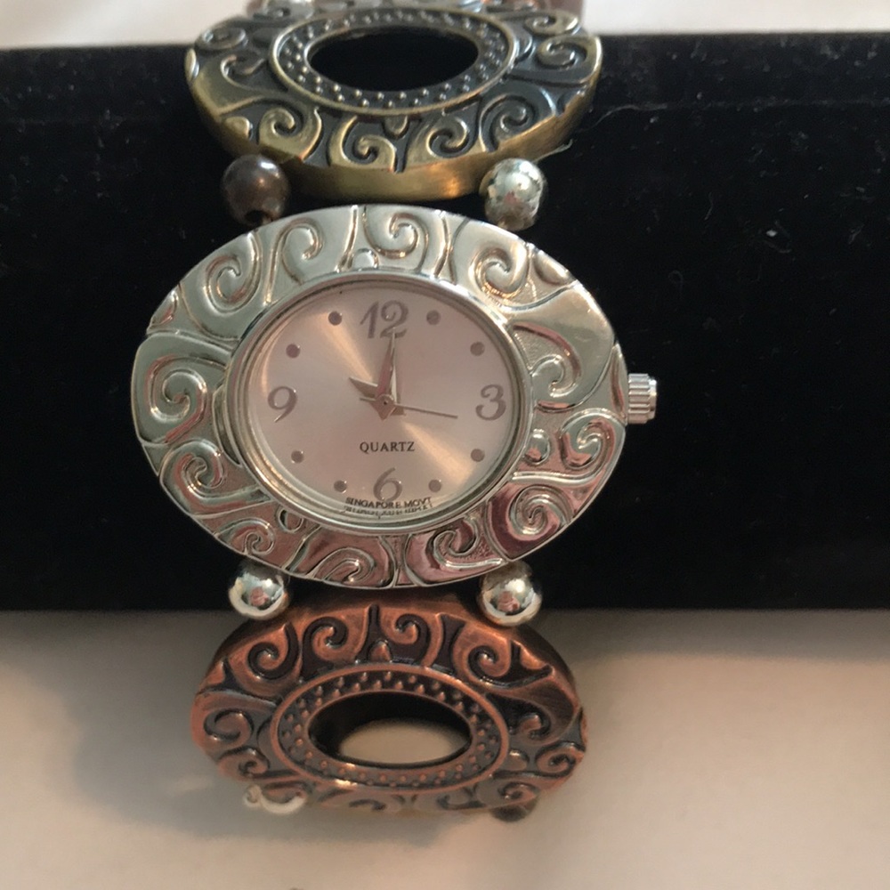 Stretchy bracelet watch